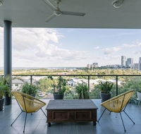 Luxury  Location - Sea Views with Modern Class  - Schoolies Week Accommodation