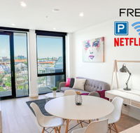 Luxury Central Apartment - Schoolies Week Accommodation