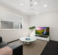 Luxury Home close to Sleemans QE2 Hospital  Griffith Uni - Schoolies Week Accommodation