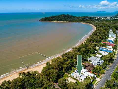 Luxury Living On The Beachfront - Schoolies Week Accommodation 1