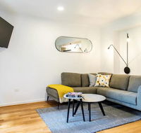 Luxury Spacious 2 Bedroom Fitzroy Apartment - Schoolies Week Accommodation