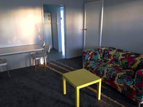 Maddington House Unit B - Schoolies Week Accommodation 3