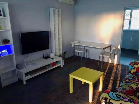 Maddington House Unit B - Schoolies Week Accommodation 2