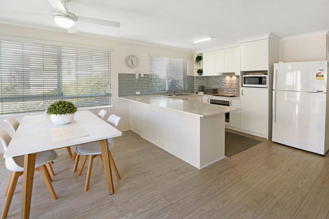 MAINSAIL8- MOOLOOLABA BEACH - Schoolies Week Accommodation 0