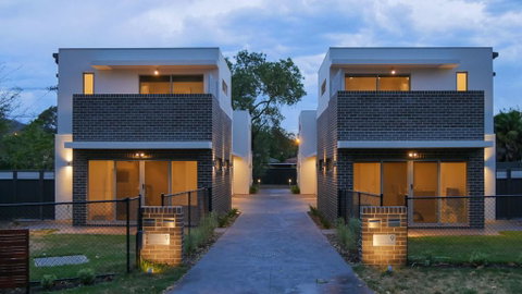 Maison Executive - Schoolies Week Accommodation 0