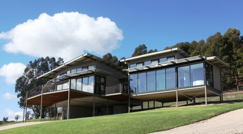 McLaren Eye - Schoolies Week Accommodation 0