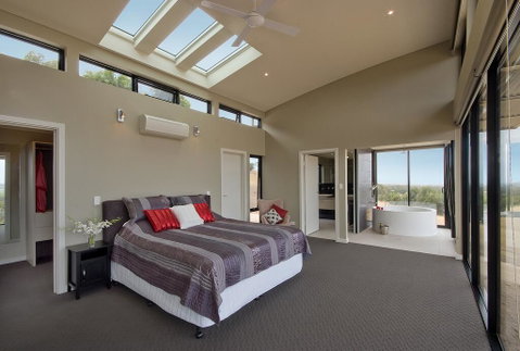 McLaren Eye - Schoolies Week Accommodation 2