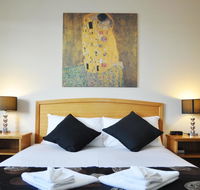 Meadowbrook Hotel Brisbane - Schoolies Week Accommodation