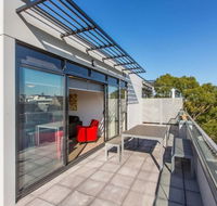 Melbourne City Views - Schoolies Week Accommodation