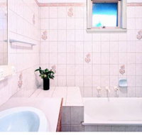 Melbourne short stay - The Glen station - Schoolies Week Accommodation