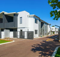 MERRIFIELD Foothill Suites - RELAXING LIFETYLE CHOICE - Schoolies Week Accommodation
