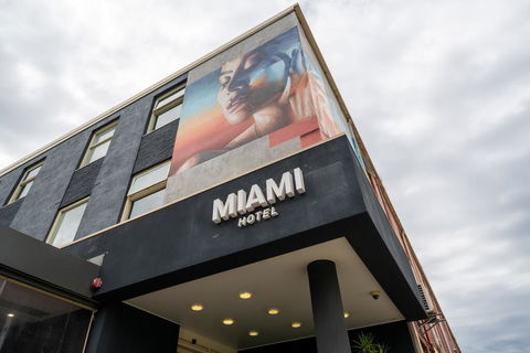 Miami Hotel Melbourne - Schoolies Week Accommodation 0