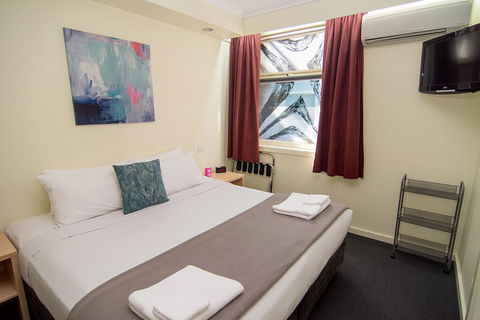 Miami Hotel Melbourne - Schoolies Week Accommodation 1