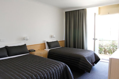 Mid City Motor Inn Queanbeyan - Schoolies Week Accommodation 3