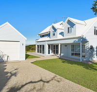 Middle Rock Beach House - Beach Front Lake Cathie - Schoolies Week Accommodation