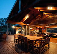 Milbrodale Lodge - Schoolies Week Accommodation