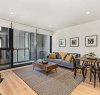 Modern apartment with balcony near Kings Domain - Schoolies Week Accommodation