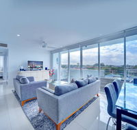 Modern Contemporary Southport Apartment - Schoolies Week Accommodation