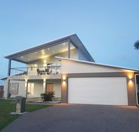 Modern Luxury Ocean Views - Schoolies Week Accommodation