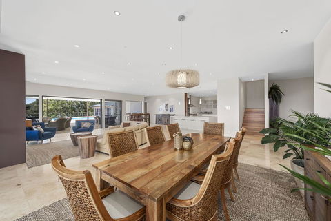 Mont Sapphire Luxury Estate - Schoolies Week Accommodation 0