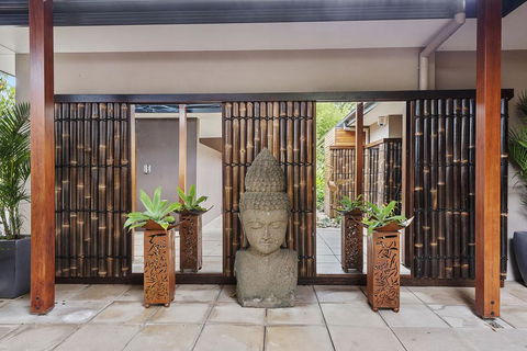 Mont Sapphire Luxury Estate - Schoolies Week Accommodation 3