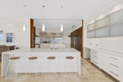 Mont Sapphire Luxury Estate - Schoolies Week Accommodation 2