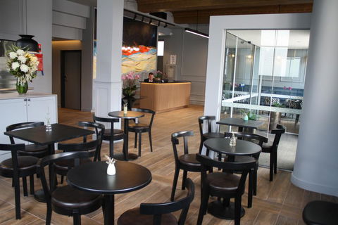 Mrs Banks Hotel - Schoolies Week Accommodation 2