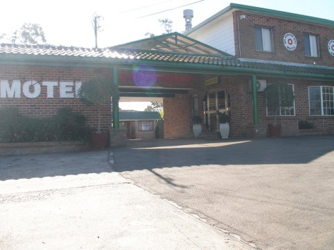 Mt Kuring-Gai Motel - Schoolies Week Accommodation 1