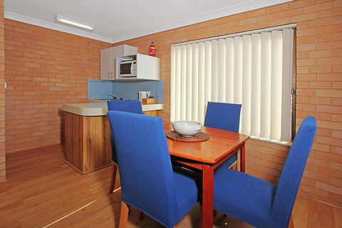 NARRAWALLEE RETREAT - Schoolies Week Accommodation 3