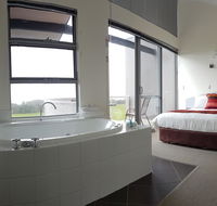 Cosy Corner Sea View Apartments - Schoolies Week Accommodation