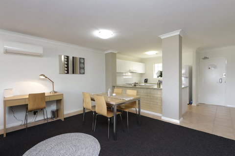 Hillarys Marina Apartment - Schoolies Week Accommodation 5
