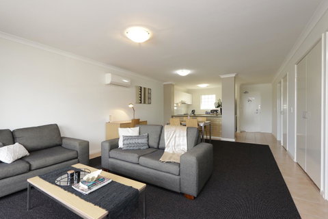 Hillarys Marina Apartment - Schoolies Week Accommodation 3