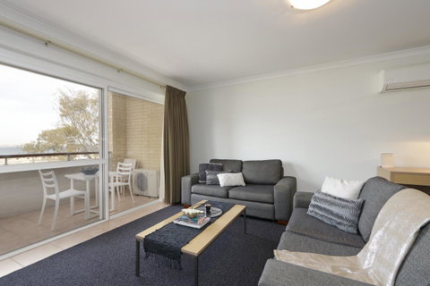 Hillarys Marina Apartment - Schoolies Week Accommodation 7