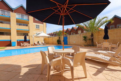 Hillarys Marina Apartment - Schoolies Week Accommodation 33