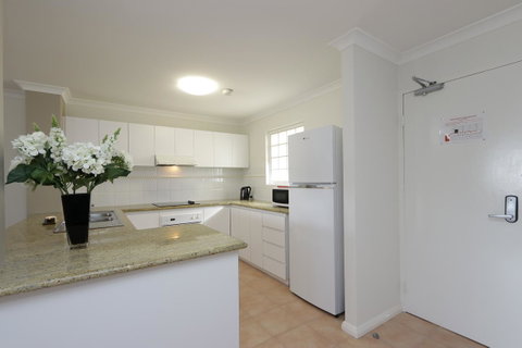Hillarys Marina Apartment - Schoolies Week Accommodation 15