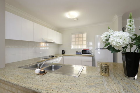 Hillarys Marina Apartment - Schoolies Week Accommodation 10