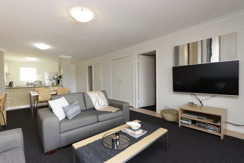 Hillarys Marina Apartment - Schoolies Week Accommodation 4