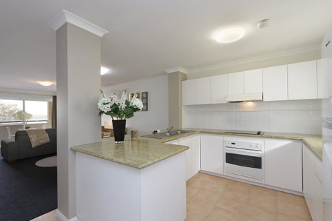 Hillarys Marina Apartment - Schoolies Week Accommodation 16
