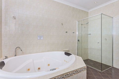 Quality Hotel Bayswater - Schoolies Week Accommodation 20