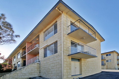 Summer Breeze - Holiday Or Business Apartment - Schoolies Week Accommodation 0