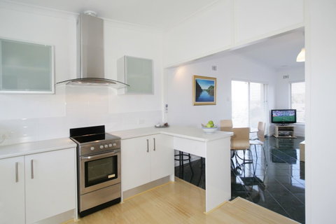 Summer Breeze - Holiday Or Business Apartment - Schoolies Week Accommodation 5