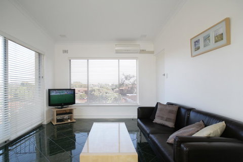 Summer Breeze - Holiday Or Business Apartment - Schoolies Week Accommodation 3