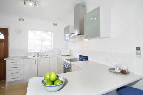 Summer Breeze - Holiday Or Business Apartment - Schoolies Week Accommodation 4