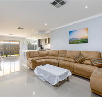Rainbow Dream House - Schoolies Week Accommodation