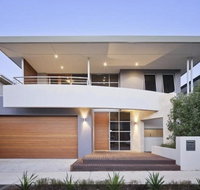 Adele's luxury South Beach apartment with King bed - Schoolies Week Accommodation