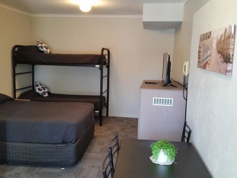 Mandurah Foreshore Motel - Schoolies Week Accommodation 12