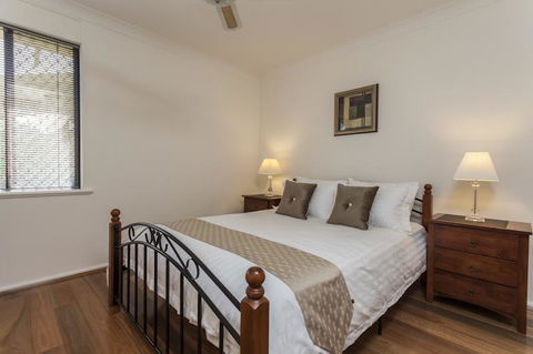 Attadale Excutive Villa - Schoolies Week Accommodation 5