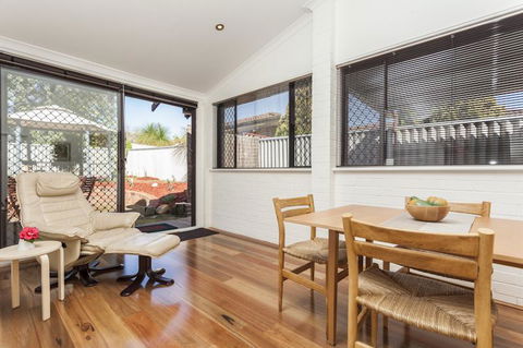 Attadale Excutive Villa - Schoolies Week Accommodation 10