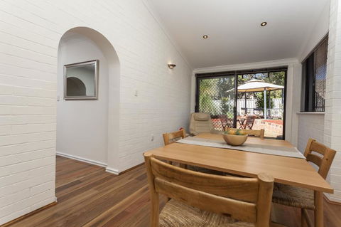 Attadale Excutive Villa - Schoolies Week Accommodation 9