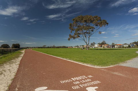 Attadale Excutive Villa - Schoolies Week Accommodation 2